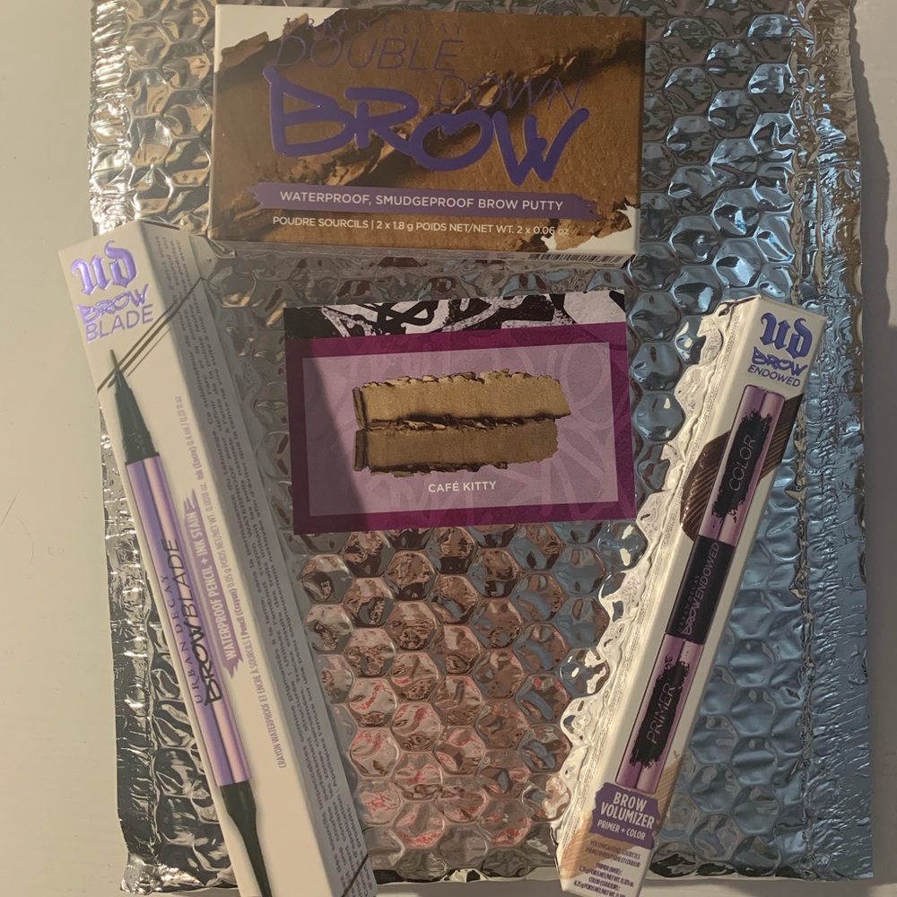 Urban Decay Street Style Brow Set in CAFÉ KITTY